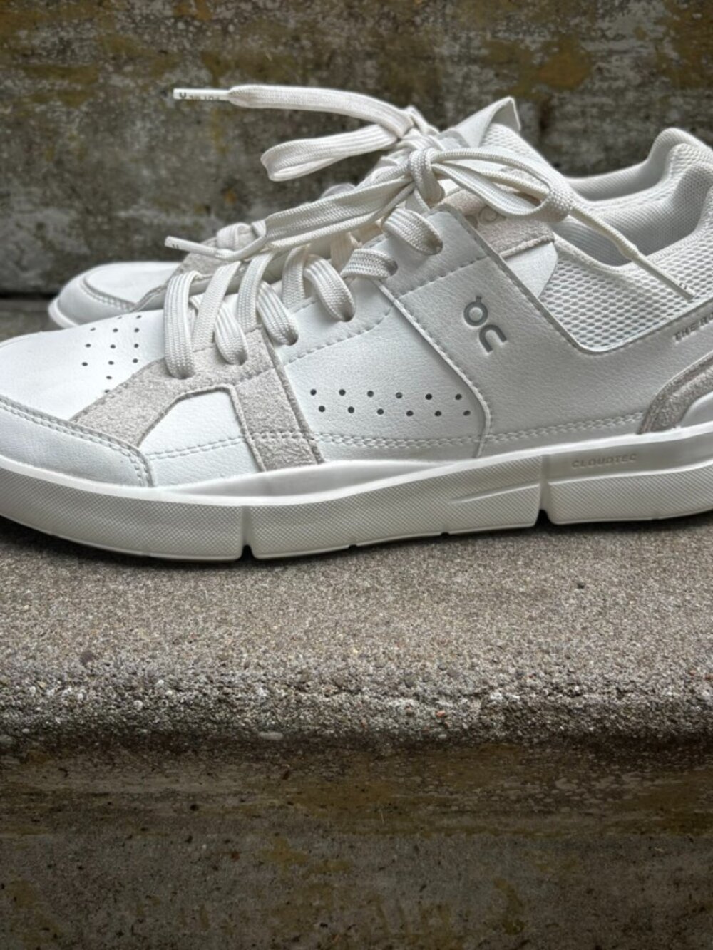 NWOT Womens 8.5 On The Roger Clubhouse Shoe White Athletic Shoes